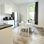 Apartment Modernes Mit Einzelbetten & Wlan & Kostenlosen Parkplaetzen & Voll Ausgestattet In *