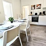 Modernes Mit Einzelbetten & Wlan & Kostenlosen Parkplaetzen & Voll Ausgestattet In Apartment *