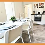 Modernes Mit Einzelbetten & Wlan & Kostenlosen Parkplaetzen & Voll Ausgestattet In Apartment