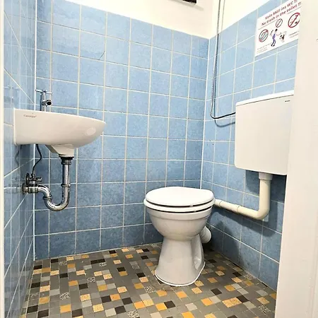 아파트 Monteurwohnung! Modernes Mit Einzelbetten & Wlan & Kostenlosen Parkplaetzen & Voll Ausgestattet In - Alt 01 Und 02