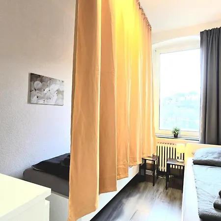 Monteurwohnung! Modernes Mit Einzelbetten & Wlan & Kostenlosen Parkplaetzen & Voll Ausgestattet In - Alt 01 Und 02